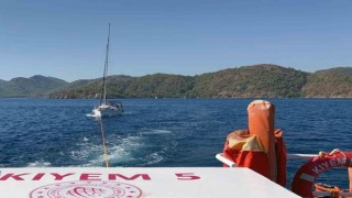 Tersane Adası açıklarında arızalanan tekneyi KIYEM kurtardı