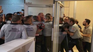 TİP Genel Başkanı Erkan Baş mahkeme kalemine girmek isteyince arbede çıktı