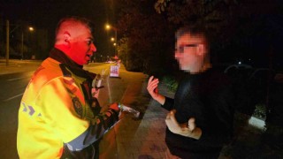 Trafik polislerine alkollü yakalandı, ceza yazılmak istenilince avukatını çağırdı