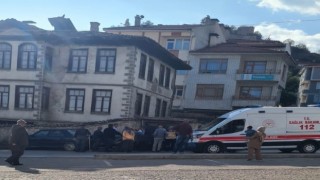 Traktörün çıkan lastiği yayaya çarptı