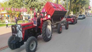 Traktörüyle Cumhuriyet kutlamalarına damga vurdu
