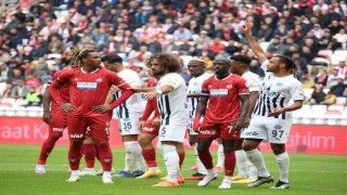 Trendyol Süper Lig: E.Y. Sivasspor: 0 - Kasımpaşa: 0 (İlk yarı)