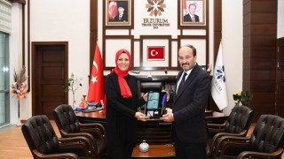Tuba öğretmen Rektör Çakmakın konuğu oldu
