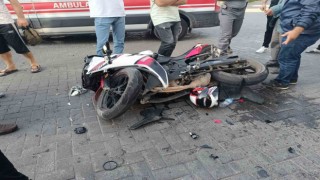 Turgutluda motosiklet ile minibüs çarpıştı: 1 yaralı