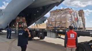 Türkiyenin Gazze için gönderdiği insani yardım malzemesi yüklü uçaklar Mısıra ulaştı