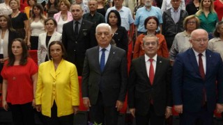 Türkiyenin ilk kadın Valisi Aytaman ‘Cumhuriyete İz Bırakan Kadınlar seminerine katıldı