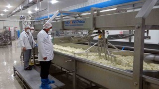 Türkiyenin ilk süt işletme tesisinde bu yıl itibarıyla 6 milyon 340 bin litre süt işlenerek 770 ton ürün elde edildi