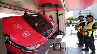 Üniversite öğrencilerine trafik güvenliği anlatıldı