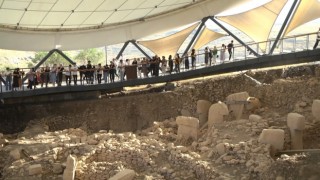Üniversiteyi kazanan öğrenciler soluğu Göbeklitepede alıyor