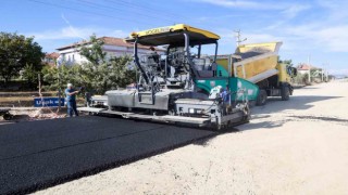 Uşak Belediyesi asfalt serim çalışması devam ediyor