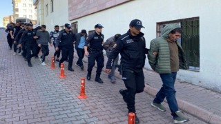 Uyuşturucu operasyonunda yakalanan 9 şahıs adliyede