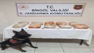 Uyuşturucuları salça kovası ve patates çuvallarına gizlemişler
