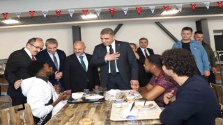 Vali Aslan öğrencilerle bir araya geldi