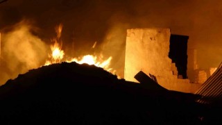 Vali Dallı: Şu an itibariyle yangın kontrol altında, 42 ya da 43 evimiz yandı