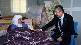 Vali Yılmaz, 100 Yaşındaki Fatma Teyzeyi Ziyaret Etti