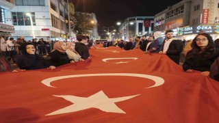 Vanda meşaleli Cumhuriyet yürüyüşü