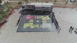 Vanda Mobil Trafik Eğitim Tırında öğrencilere eğitim verildi
