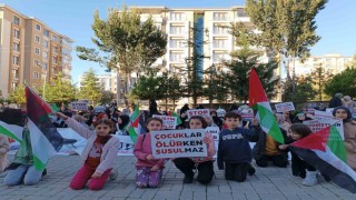 Vanlı kadınlar Filistine destek için ‘sessiz oturma eylemi başlattı