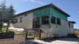 Yaklaşık 2 asırlık tarihi cami bakımsızlıktan dökülüyor