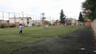 Yamalı sahada maç yapan gençlerin yeni saha talebi