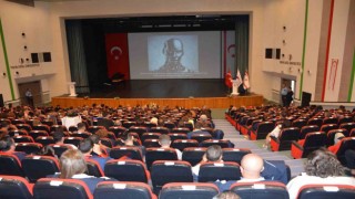 Yapay zeka tabanlı akademisyen AI. Prof. DUX ilk dersini verdi