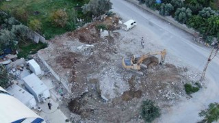 Yıkılan evinin yerine yeni yuva kurmak isteyen depremzedenin önündeki 400 bin TLlik engel kalktı