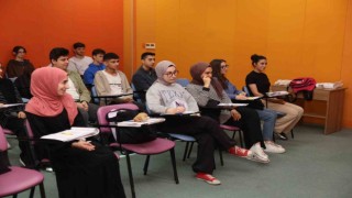YKSye hazırlanan öğrencilere ücretsiz kurs hizmeti