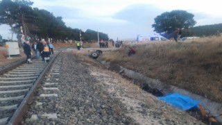 Yolcu treni traktöre çarptı: 1 kişi hayatını kaybetti