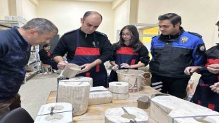 Yüksekova polisi 3 dalda 40 öğrenciye kurs verdi