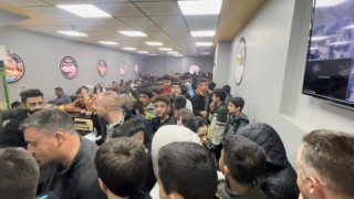 Yüksekovada bedava dürüm izdihamı