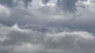 Yüksekovanın yüksek kesimleri beyaza büründü