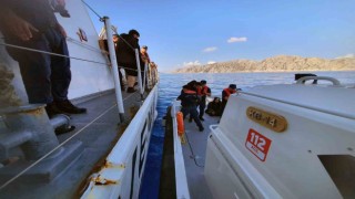 Yunanistanın geri ittiği 22 düzensiz göçmen kurtarıldı