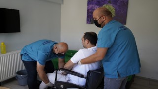 Yunusemrede evde bakım hizmeti devam ediyor