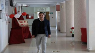 14 saat enkazda kalan öğretmen aynı yerde görevine devam ediyor