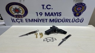 19 Mayıs ilçesinde 3 araçta silah ele geçirildi