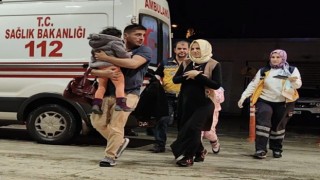 2 araç kafa kafaya çarpıştı: 2si çocuk 3 kişi yaralandı