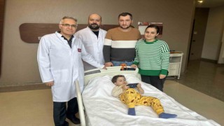 2 buçuk yaşındaki Gürcü Sandro, Türkiyede hayata tutundu
