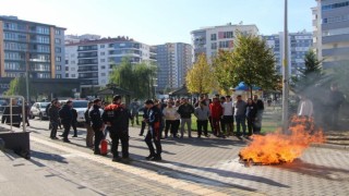AFAD ekiplerinden öğrencilere uygulamalı yangın eğitimi