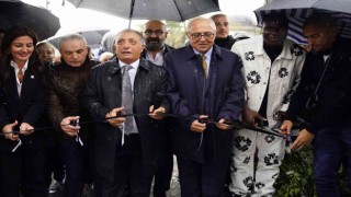 Ahmet Nur Çebi: Amblemimizi simgeleyen heykelimiz, camiamıza hayırlı uğurlu olsun