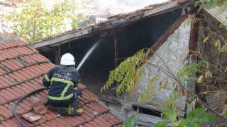 Ahşap evde çıkan yangında 1 kişi dumandan etkilendi