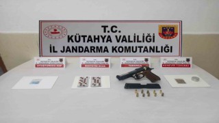 Altıntaşta köy evinde uyuşturucu ele geçirildi