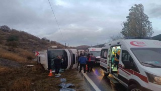 Amasyada yolcu otobüsü devrildi: 27 yaralı