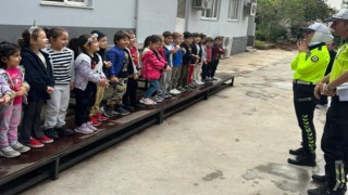 Anaokulu öğrencilerine uygulamalı trafik eğitimi verildi