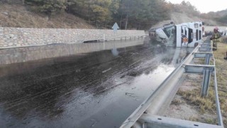 Ankara-İstanbul karayolunda tır devrildi: 1 yaralı