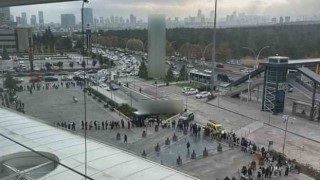 Ankarada ‘Cuma indirimleri metrelerce kuyruğa sebep oldu