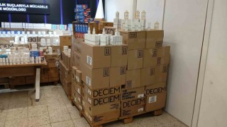 Ankarada ele geçirilen 4 milyon 250 bin lira değerindeki kaçak kozmetik ürünleri emniyette sergilendi