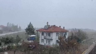 Ankara'ya mevsimin ilk karı yağmaya başladı