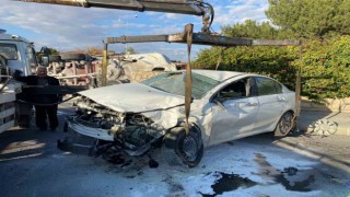 Ankarada otomobille çarpışan beton mikseri duvara çarparak devrildi: 2 yaralı