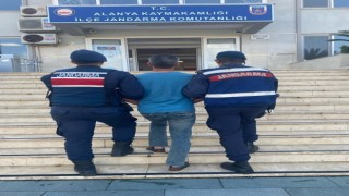 Antalyada aranan 2 şüpheli yakalandı