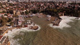 Antalyada i tur, 3 teknenin battığı liman havadan görüntülendi